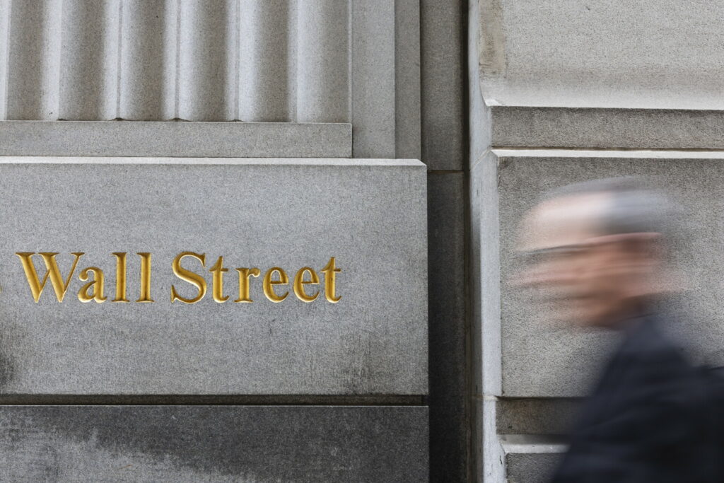 Κέρδη για Wall Street παρά τους δασμούς Τραμπ